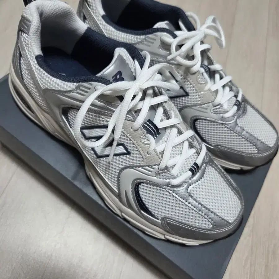 뉴발랑스 530 스틸그레이 운동화