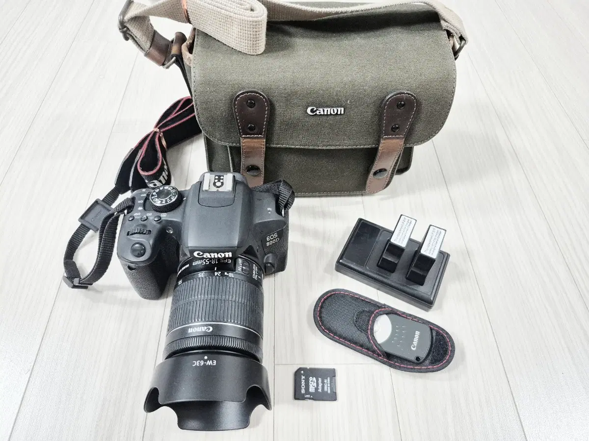 캐논 EOS 800D DSLR 카메라 + 18-55mm 렌즈 + 가방