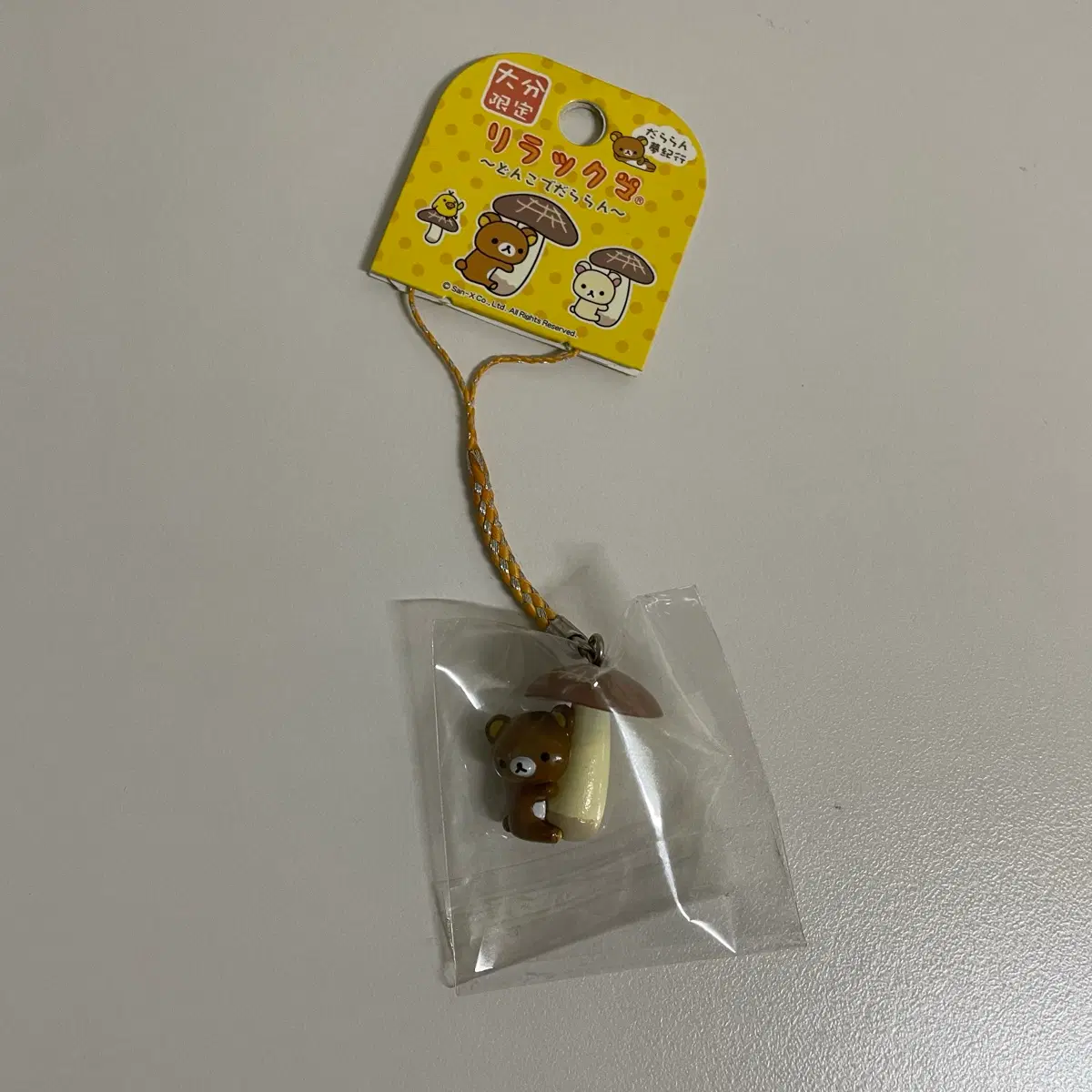 고전 리락쿠마 버섯 스트랩
