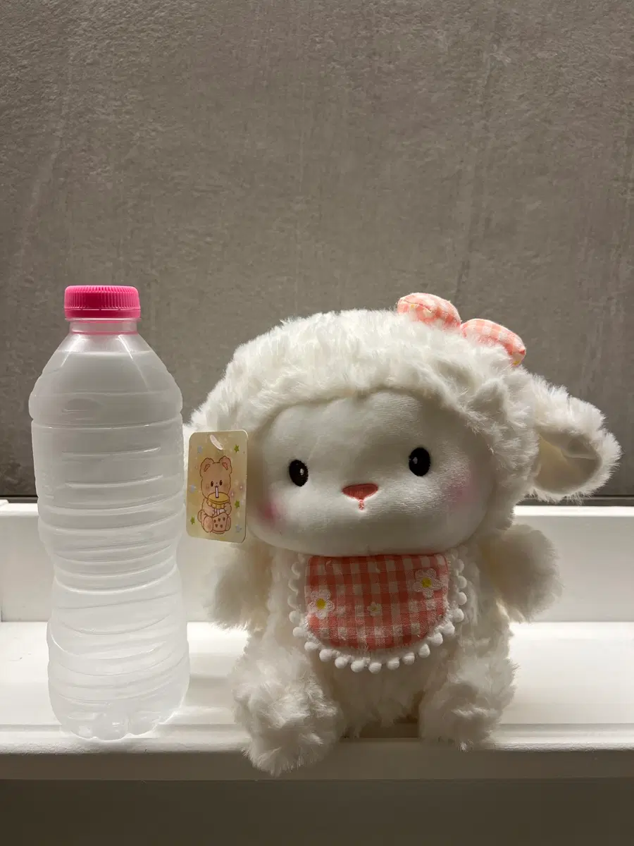 핑크 턱받이 귀염둥이 양 인형 - 리본+턱받이=매력터지는 양