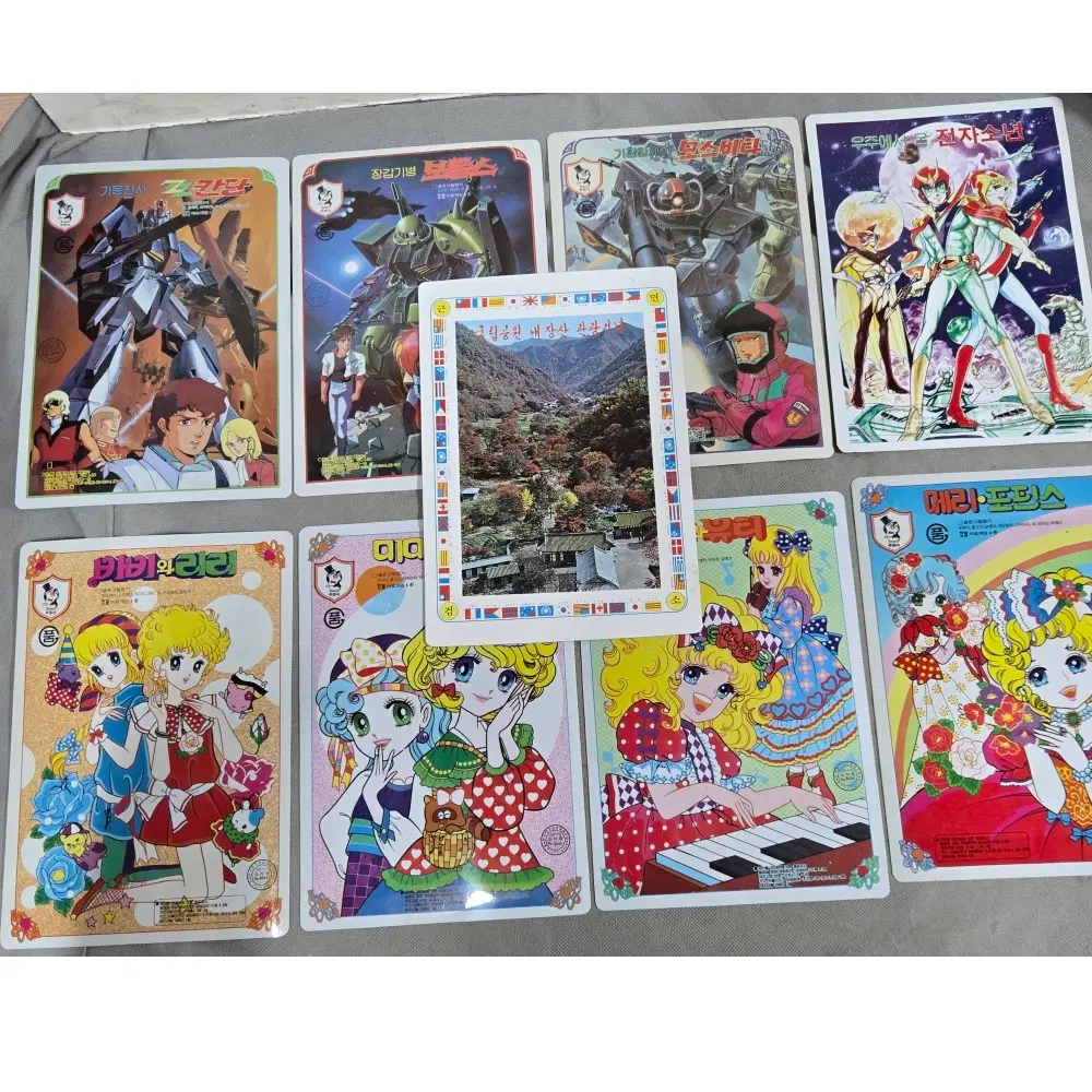 1990년 제조 . 국민학교 미사용 책받침 9종일괄 . 각기 다른 그림의 미사용 책받침 9종 일괄
