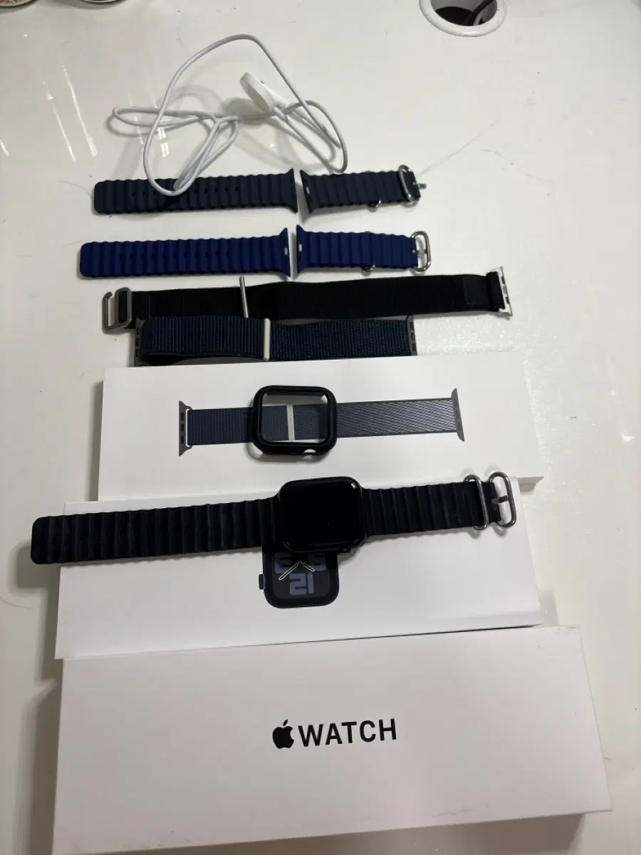 애플워치SE 2세대 GPS 44mm 미드나잇 스포츠 밴드가 있는 알루미늄 케이스 M/L 갱신