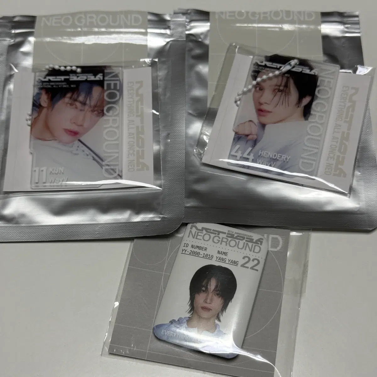 웨이션 렌티큘러, ID 뱃지 일괄양도