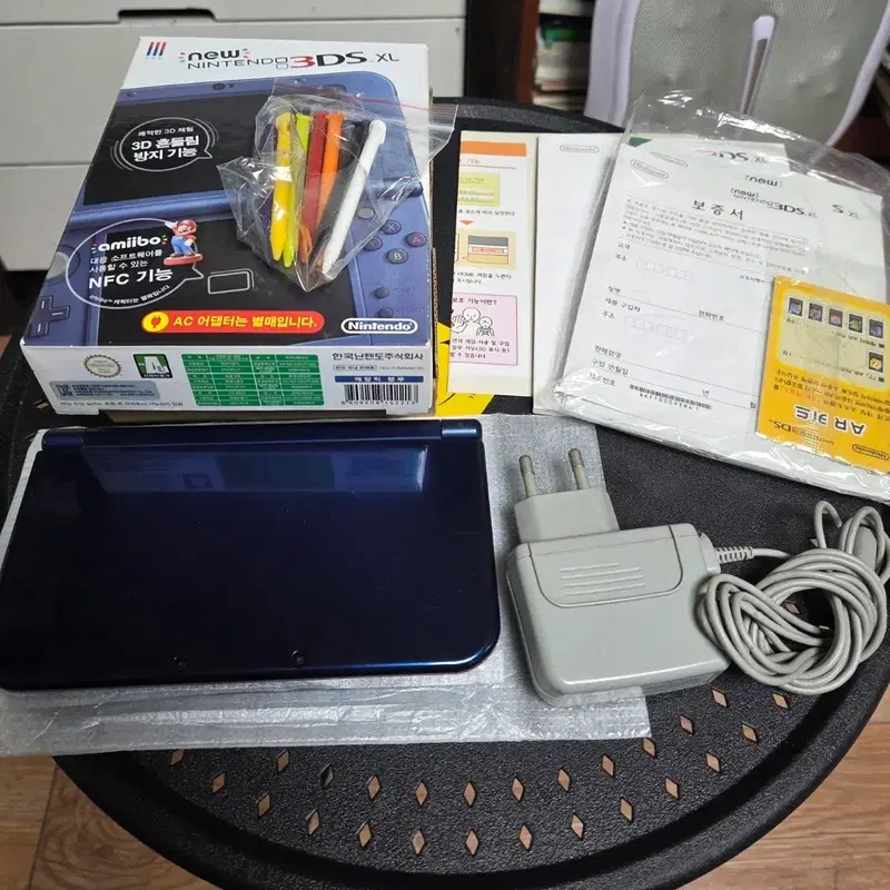 닌텐도 New 3DS XL 블루 박스+정품 충전기 포함 포켓몬 뱅크/각종 체험판 설치된 제품 판매