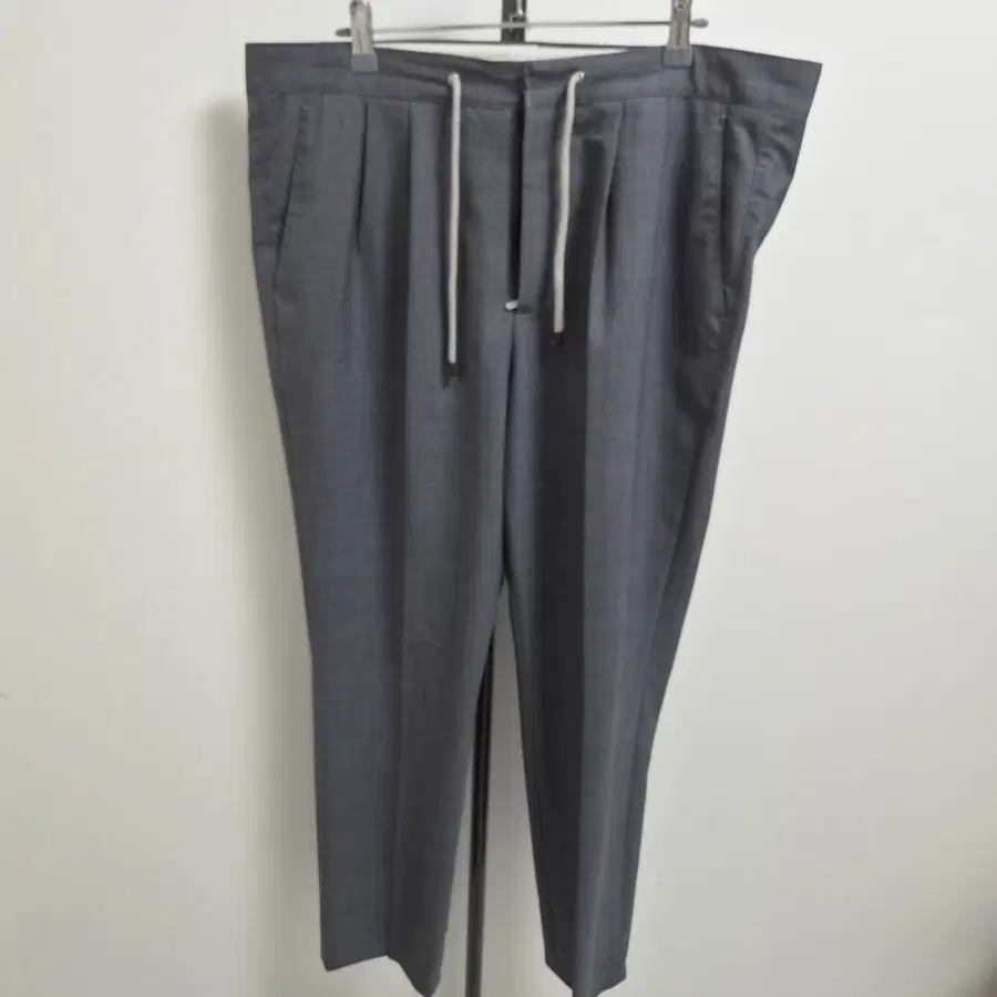 [50] 브루넬로 쿠치넬리 Leisure Fit 울 슬랙스 그레이