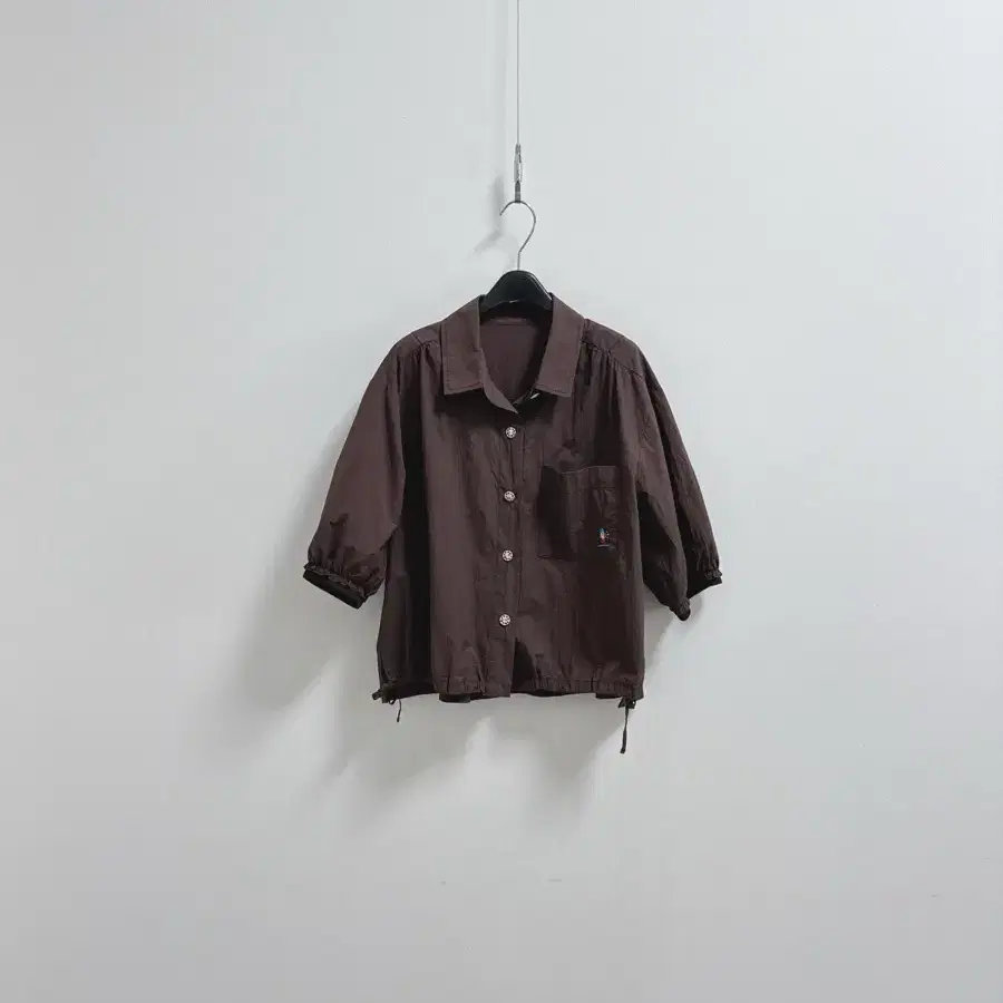 버건디 바스락 자수 블라우스