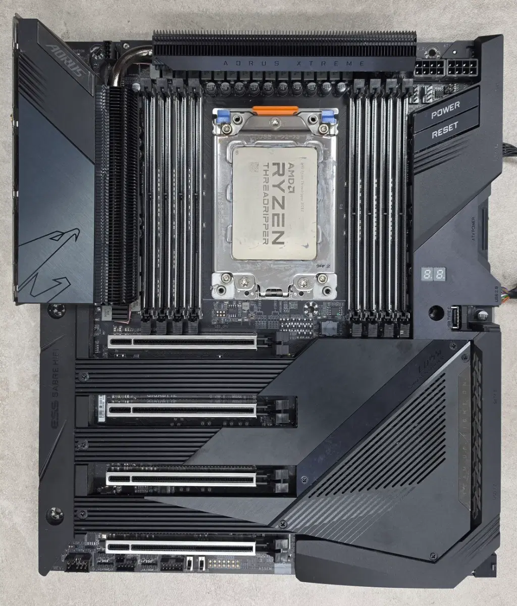 최상위 하이엔드 플래그쉽 기가바이트 AORUS XTREME TRX40 메인보드
