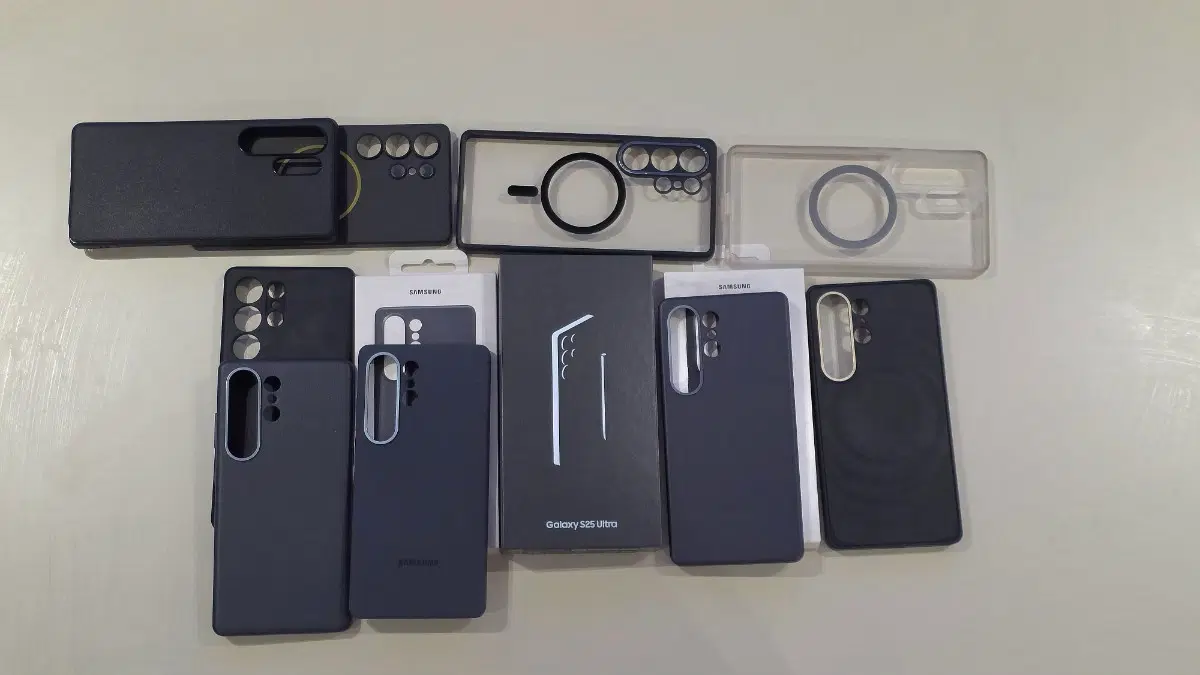 갤럭시 S25 울트라 512GB, 정상진단 완료, 케이스 다수 판매합니다!!