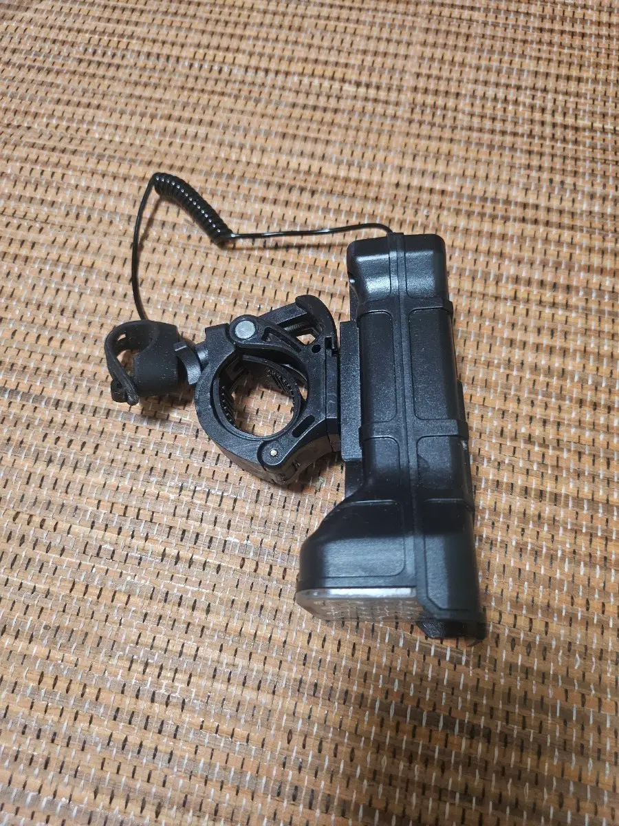 자전거용 헤드라이트 및 크락션