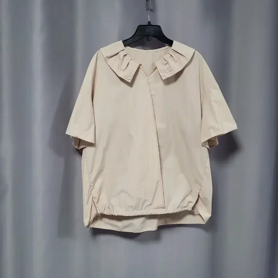 프릴카라 셔링 스트링 블라우스