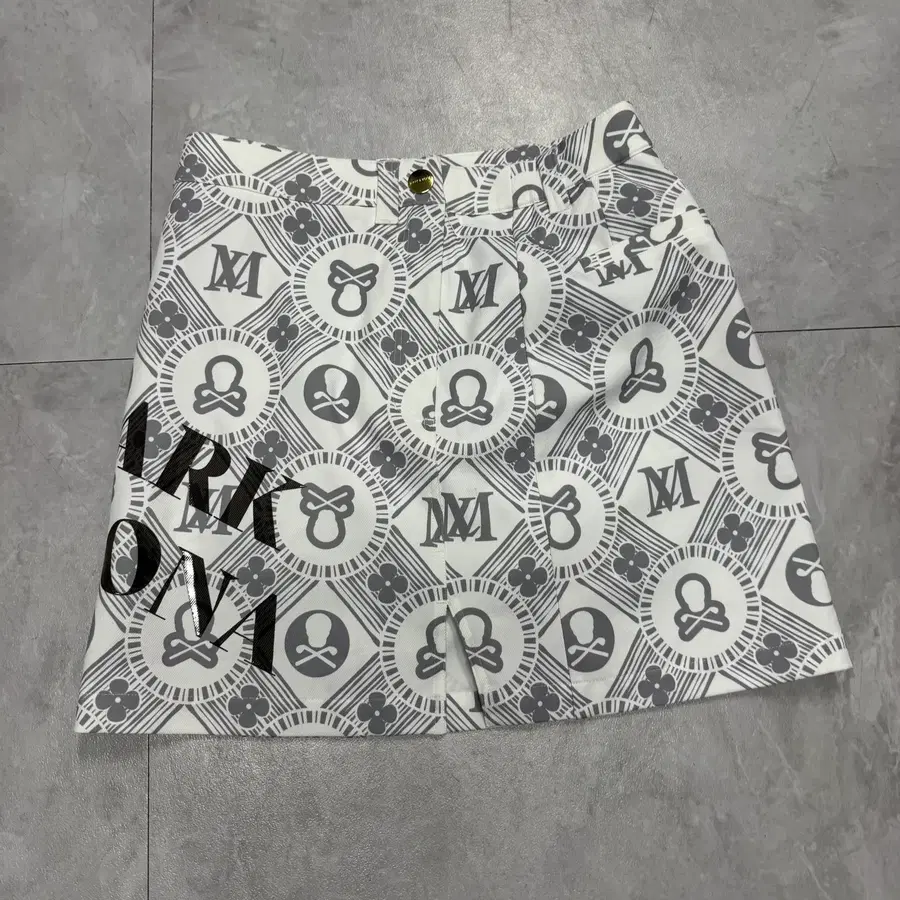 75 (L) 마크앤로나 MARK & LONA 25SS 미니 스커트