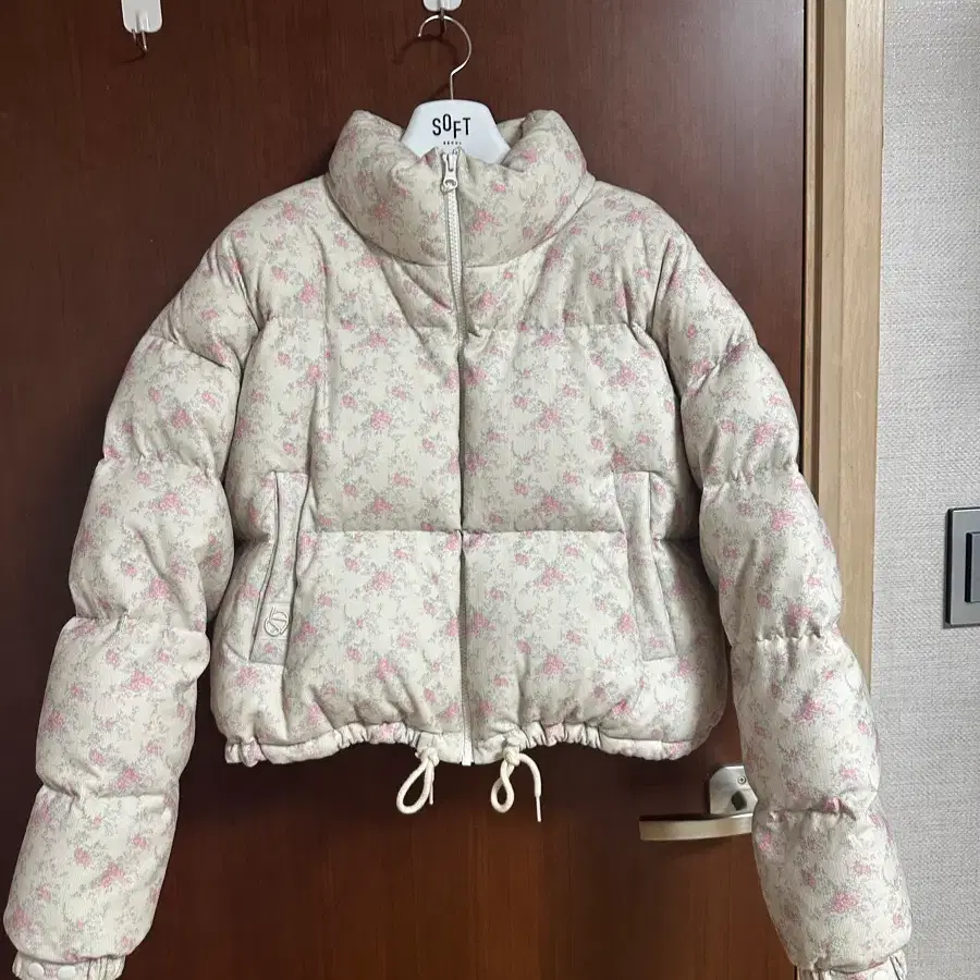 소프트서울 플라워 푸퍼 숏패딩 아이보리