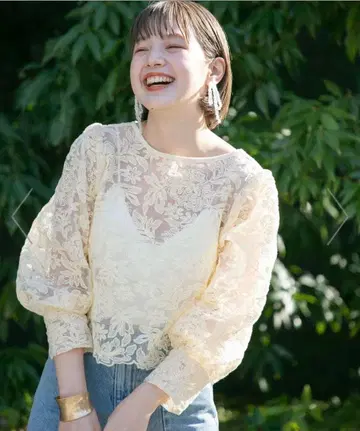 KBF 오간자 플라워 크롭 블라우스 시스루 레이스 자수