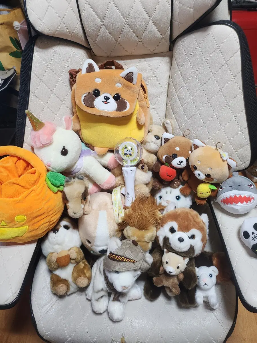 에버랜드 정품인형 및 푸바오 응원봉 팝니다.