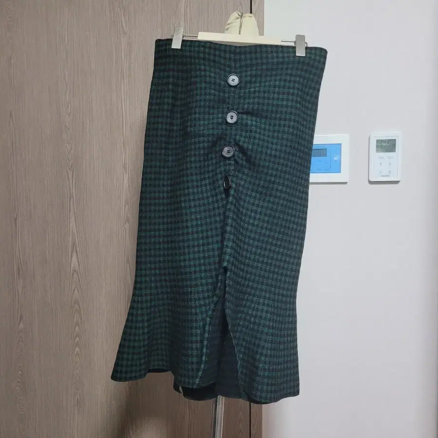 르니앤맥코이 머메이드 체크 단추 롱 스커트 밴딩 니팅