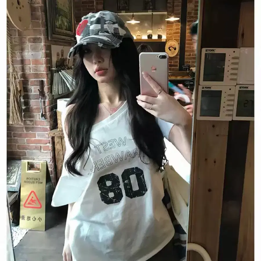 그래피티 80 프린팅 반팔 티셔츠