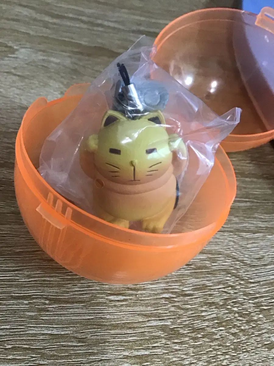노란 뚱냥이 캡슐토이 가챠
