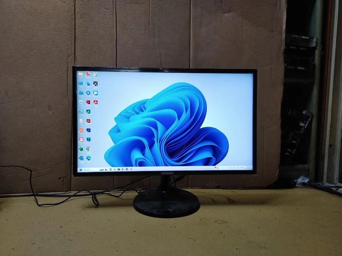 (2) 삼성 24인치 컴퓨터 LED 모니터 HDMI 지원 (6대 보유중