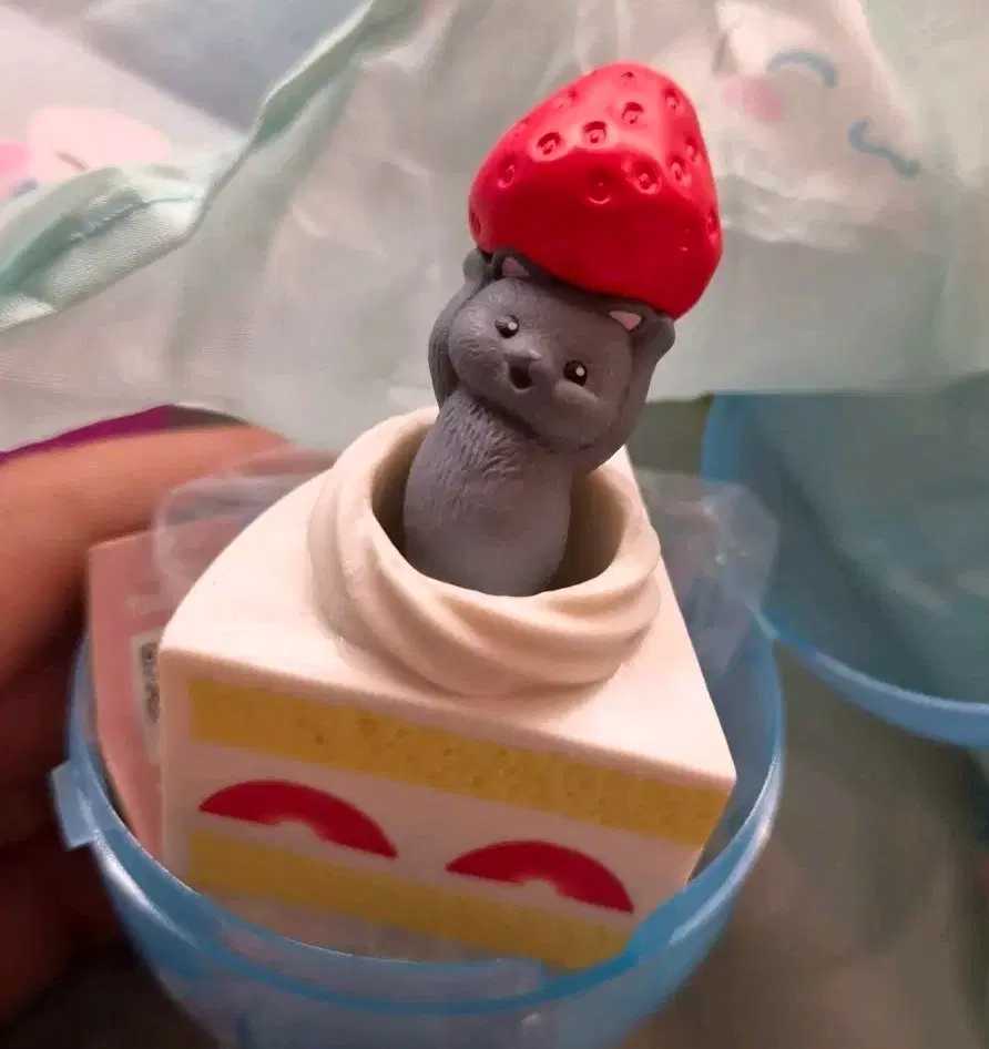 옐 쇼트케이크 딸기 생크림 케이크 숨바꼭질 고양이 피규어 가챠