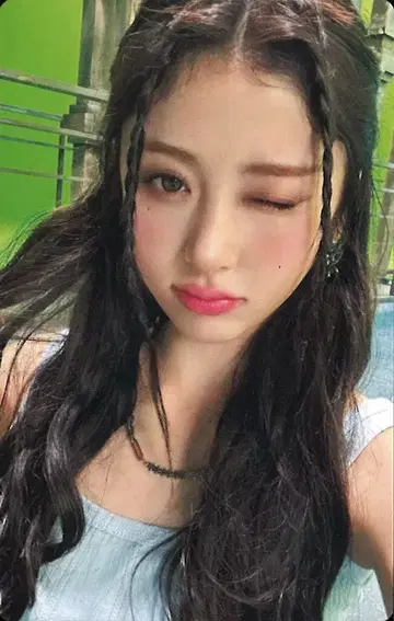 LE SSERAFIM YUNJIN UNFORGIVEN Japanese ver. 솔로 자켓반 트레이딩 카드