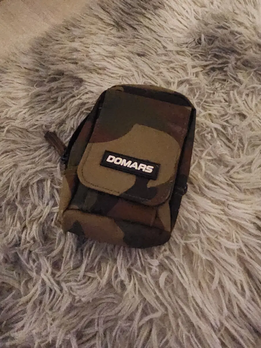 도마스 카모 파우치