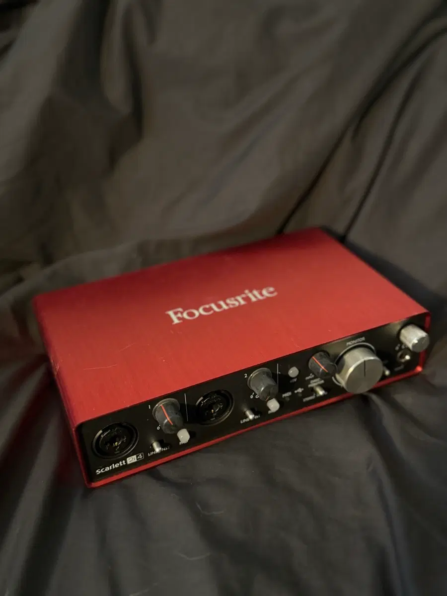 Focusrite Scarlett 2i4 오디오 인터페이스