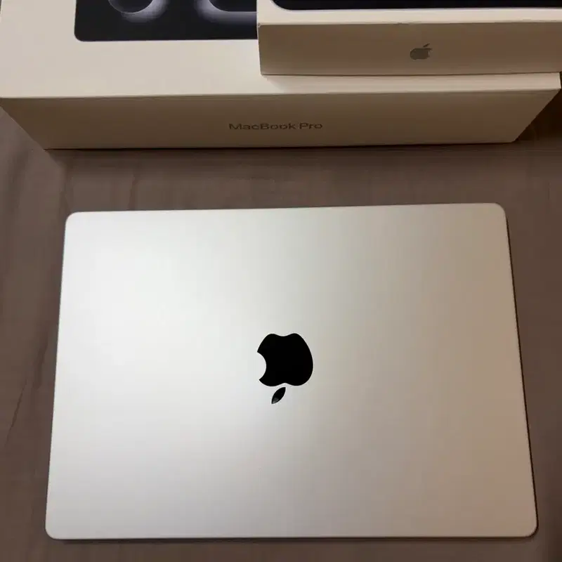 맥북프로 14 M5 16GB 1TB 실버