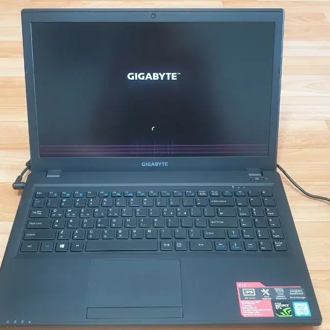 기가바이트 노트북 i7-7700HQ 15.6인치 (액정 하단 고장)