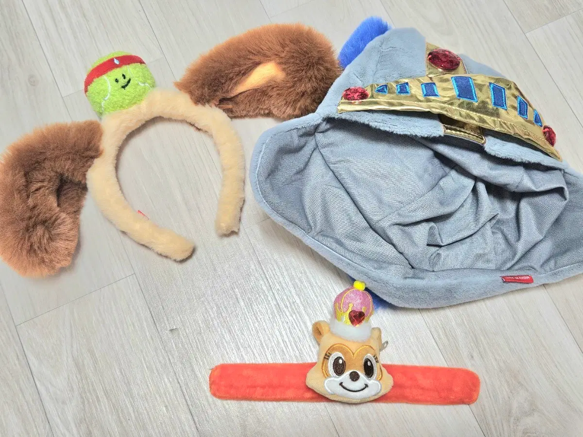 롯데월드 머리띠,모자,손목밴드 일괄