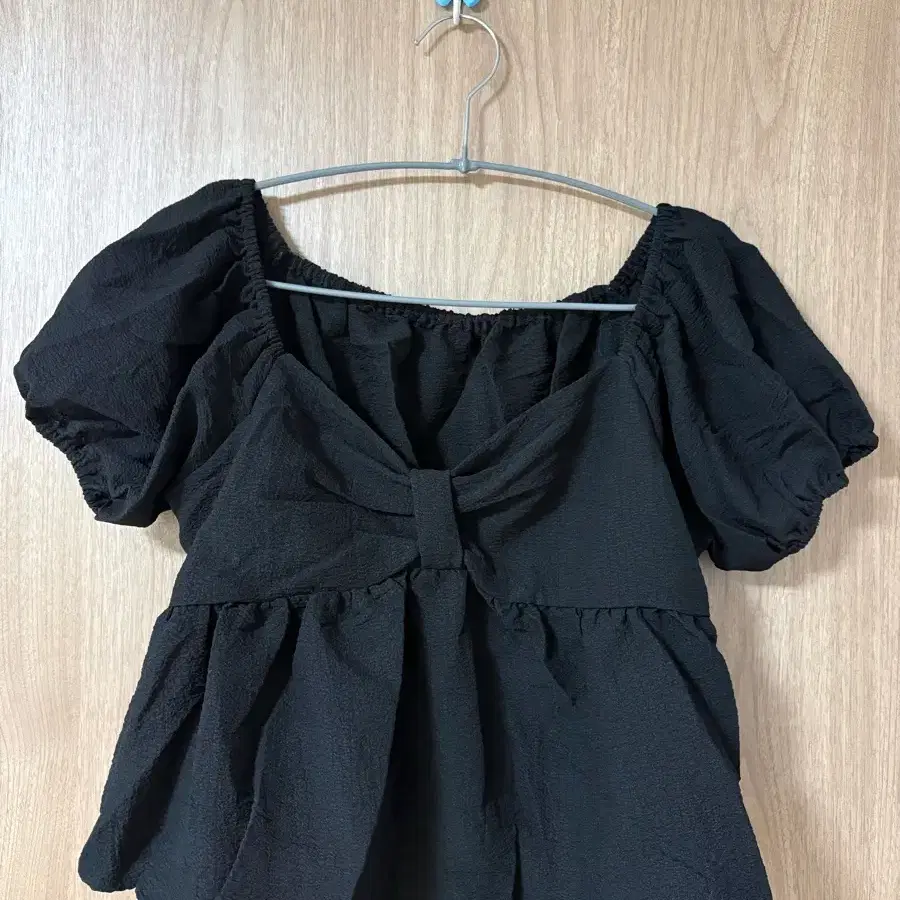 에이블리 옷 새상품들 전부 0.6에 드릴게요!!