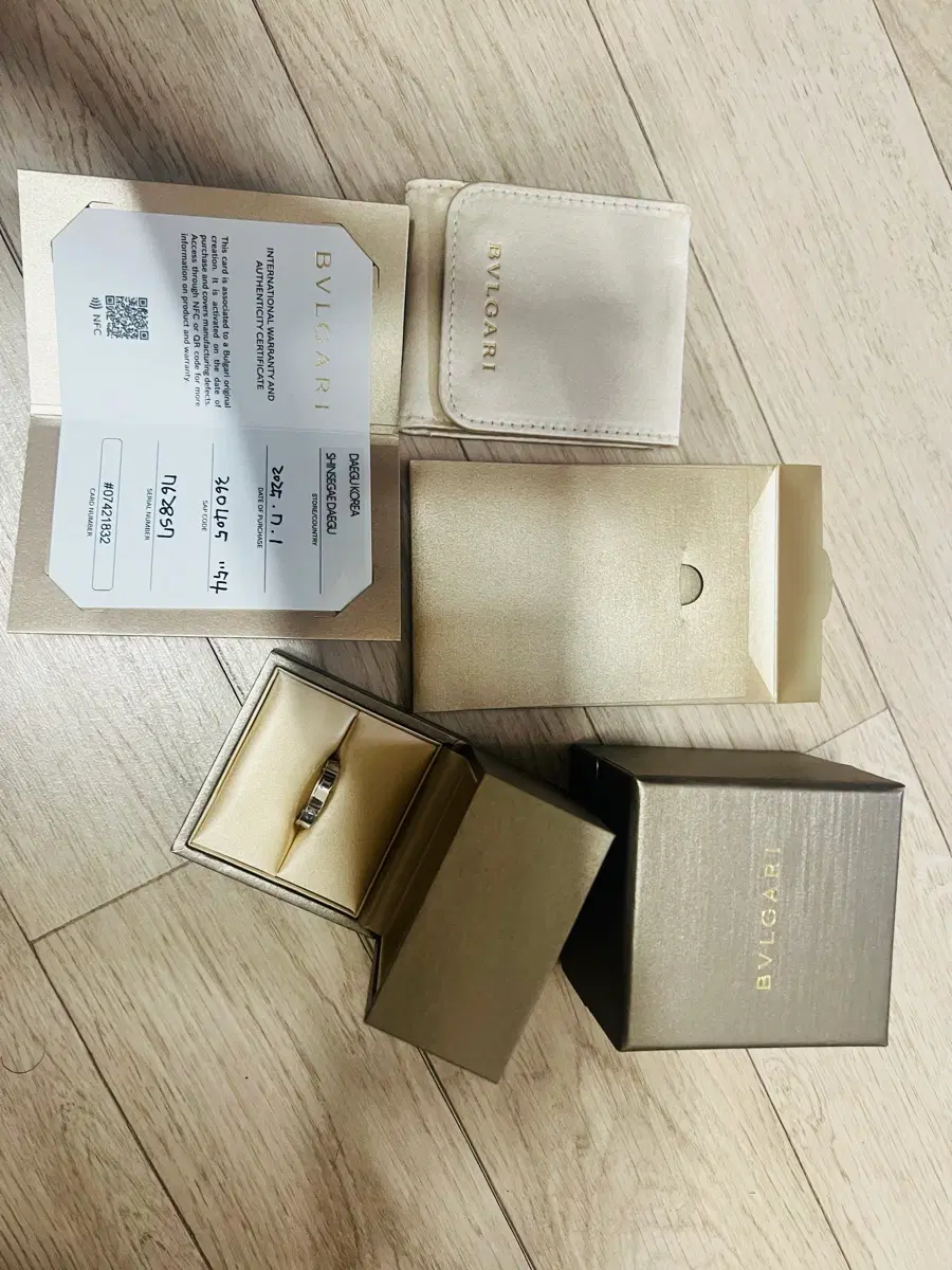 불가리 비제로원 링 18k 화이트골드 팝니다