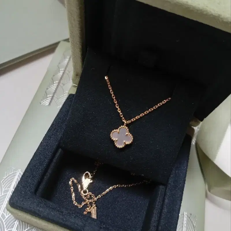 반클리프 스위트 알함브라 목걸이 마더오브펄 18k 정품