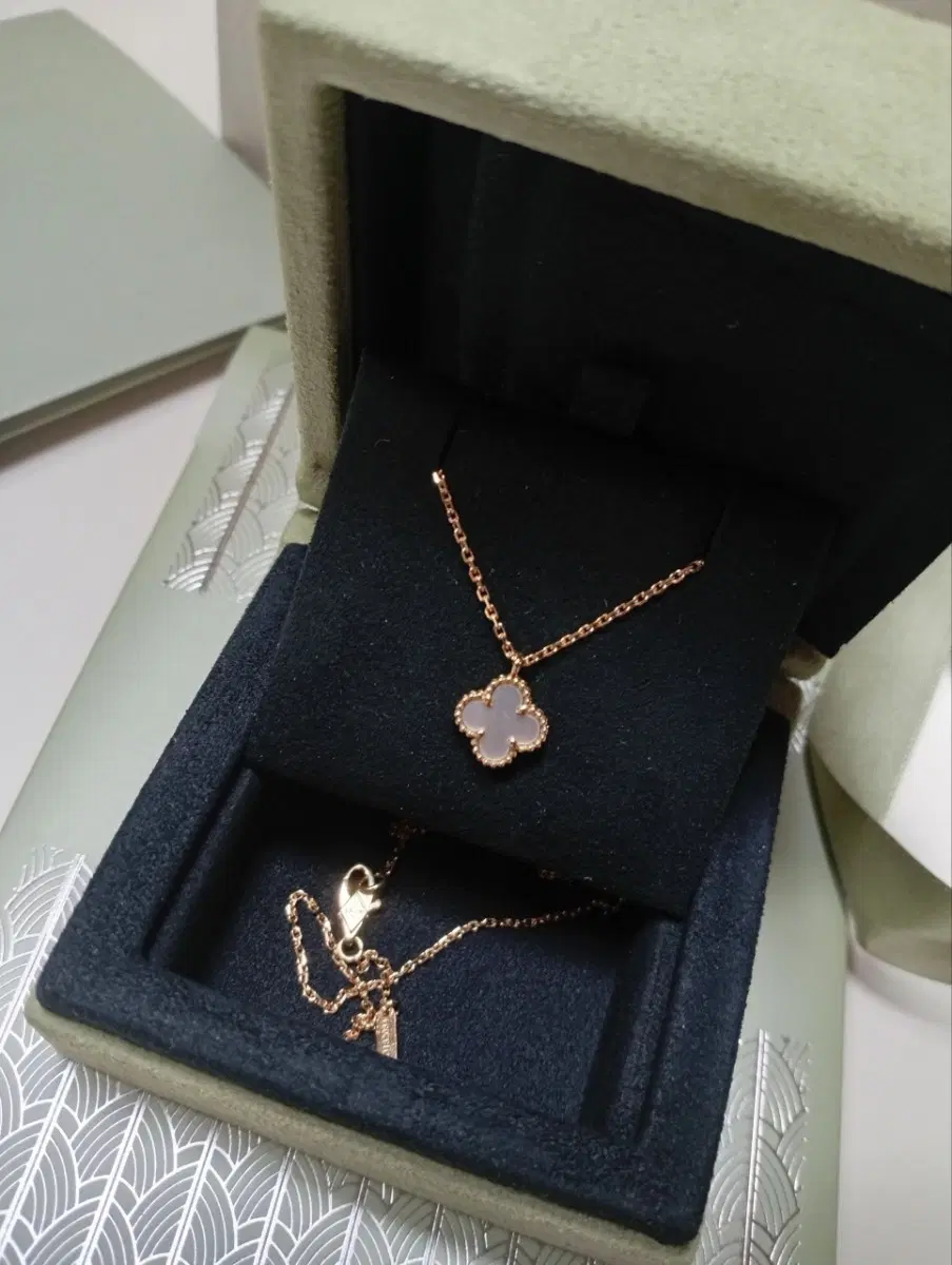 반클리프 스위트 알함브라 목걸이 마더오브펄 18k 정품