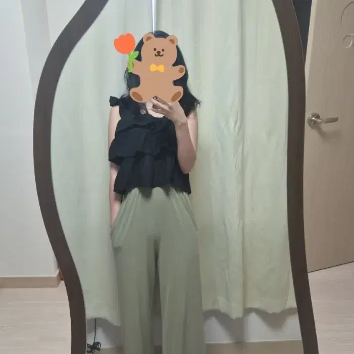 블랙 프릴 반팔 여성 상의 + 올리브 와이드 슬랙스