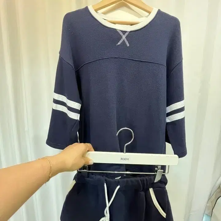 로엠 네이비 배색 트레이닝 세트
