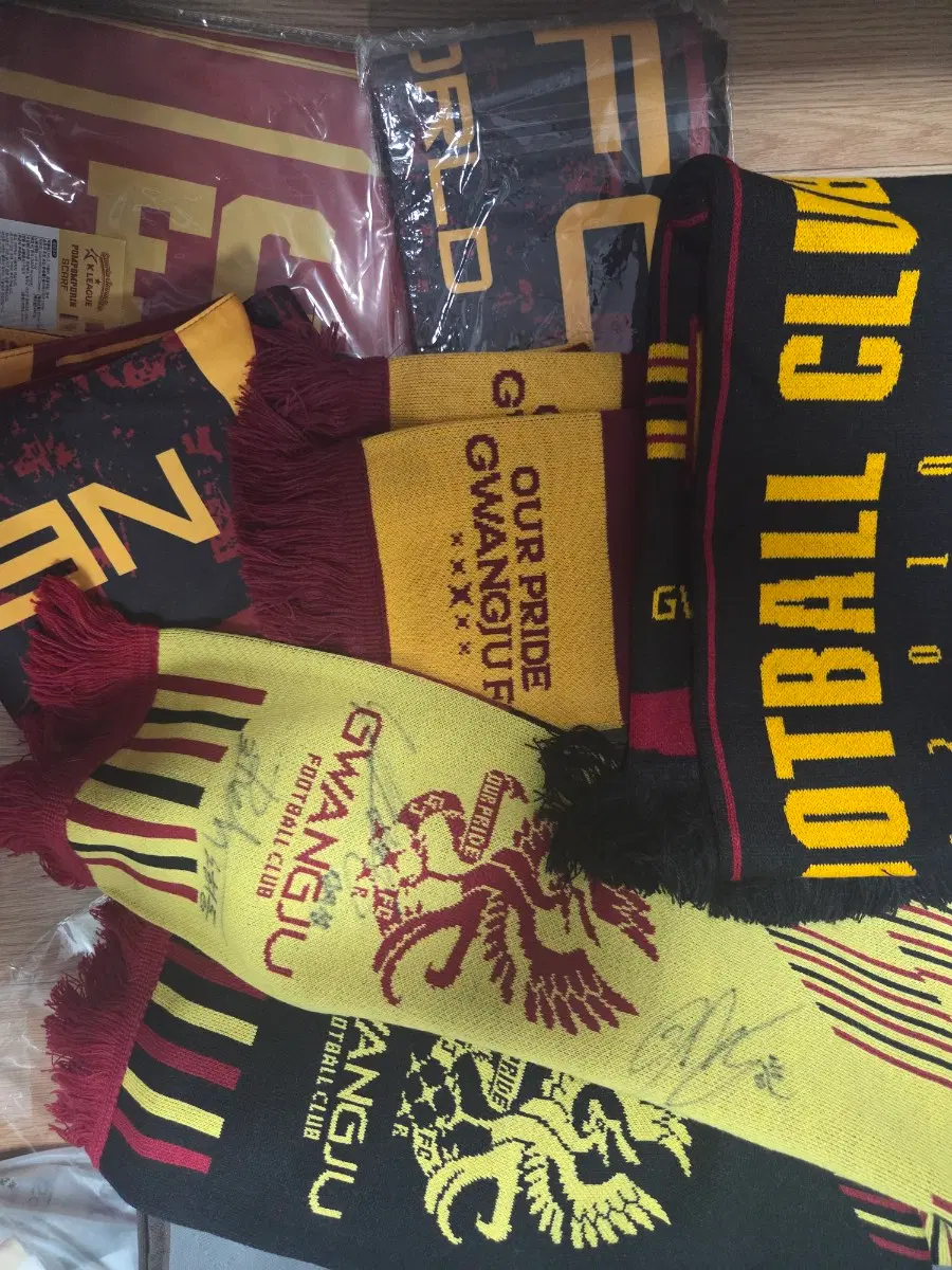 (미사용제품포함)광주fc 머플러 7개 일괄판매(친필사인머플러, 폼폼푸린 등 포함)
