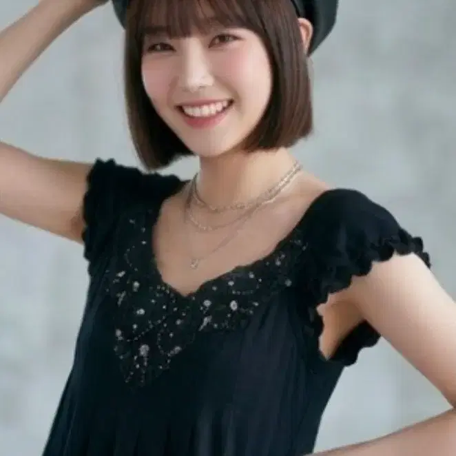 톰보이(TOMBOY) 비즈 자수 핀턱 롱 튜닉 원피스