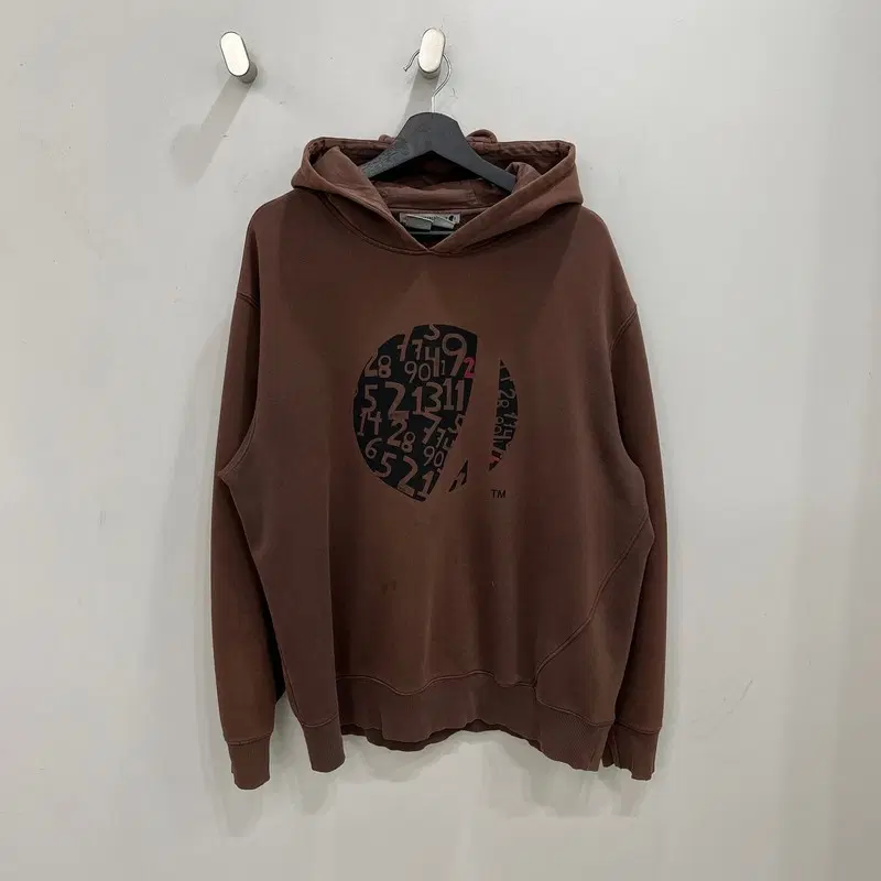 리바이스 엔지니어드 진스 프린팅 후드티 r4456