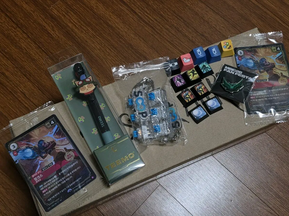 MSI 징크스 카드 아리 장패드 키캡 fan festa 뱃지 티모 볼펜