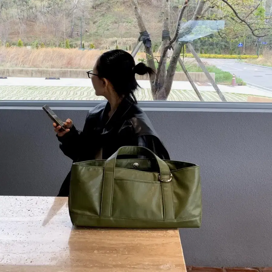 (이번주만급처)홉드 보트백 다크 올리브