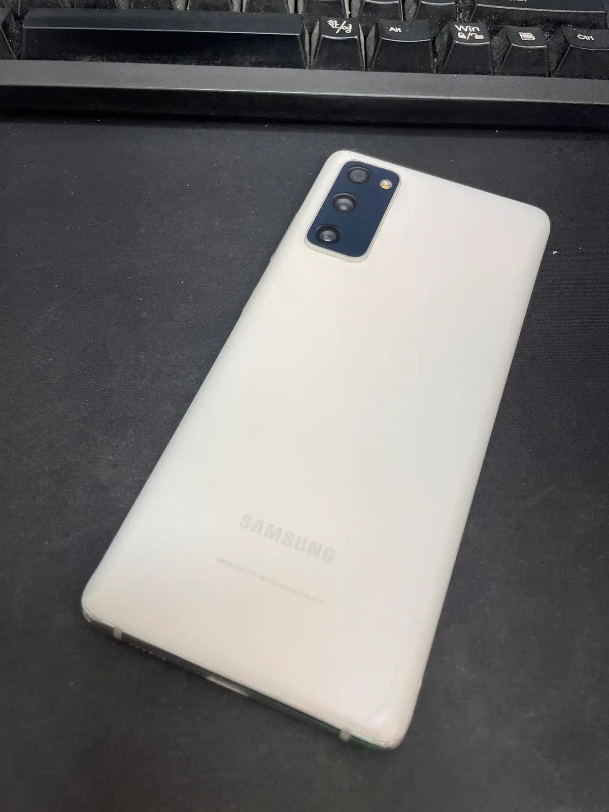 갤럭시S20FE 화이트 128GB 상태좋은 중고15만1000원팝니다