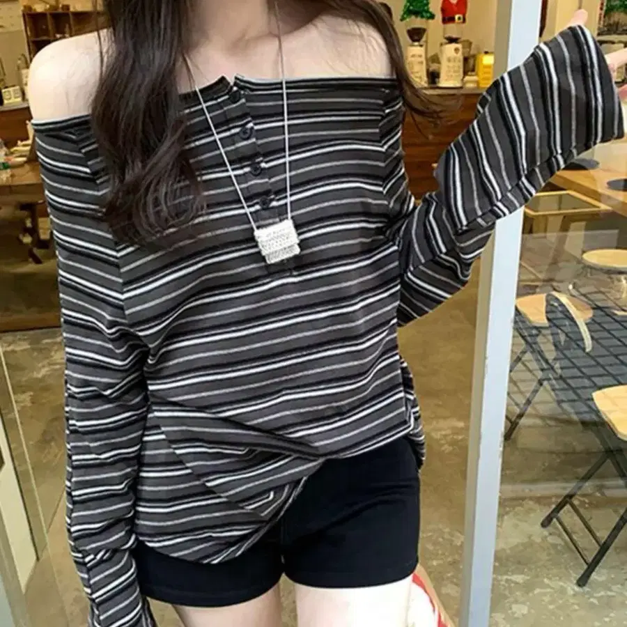 에이블리 스트라이프 오프숄더 루즈핏 오버핏 긴팔 티셔츠