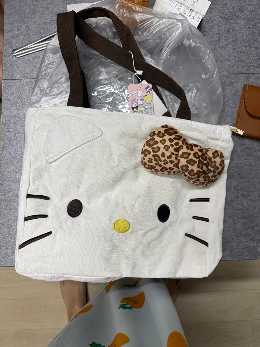 키티 가방 화이트 레오파드 리본