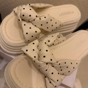 도트 무늬 통굽 리본 샌들 아이보리 24.5cm~25.0cm