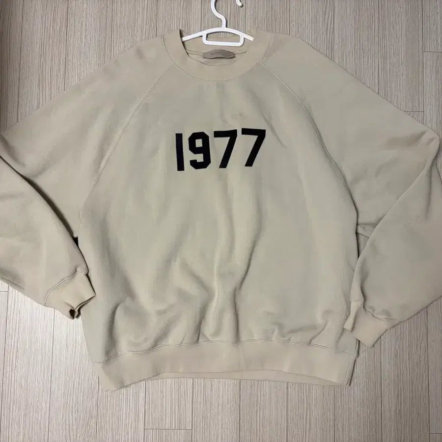 1977 에센셜 맨투맨
