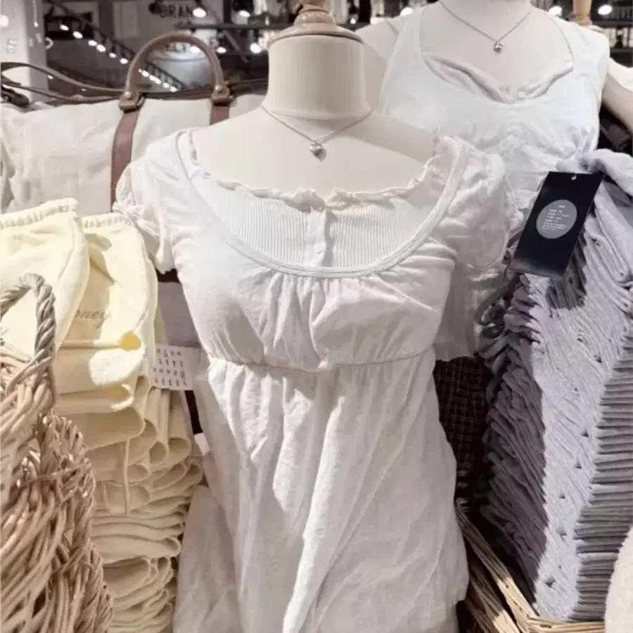 브랜디멜빌 말리카 탑 베이비돌 티셔츠