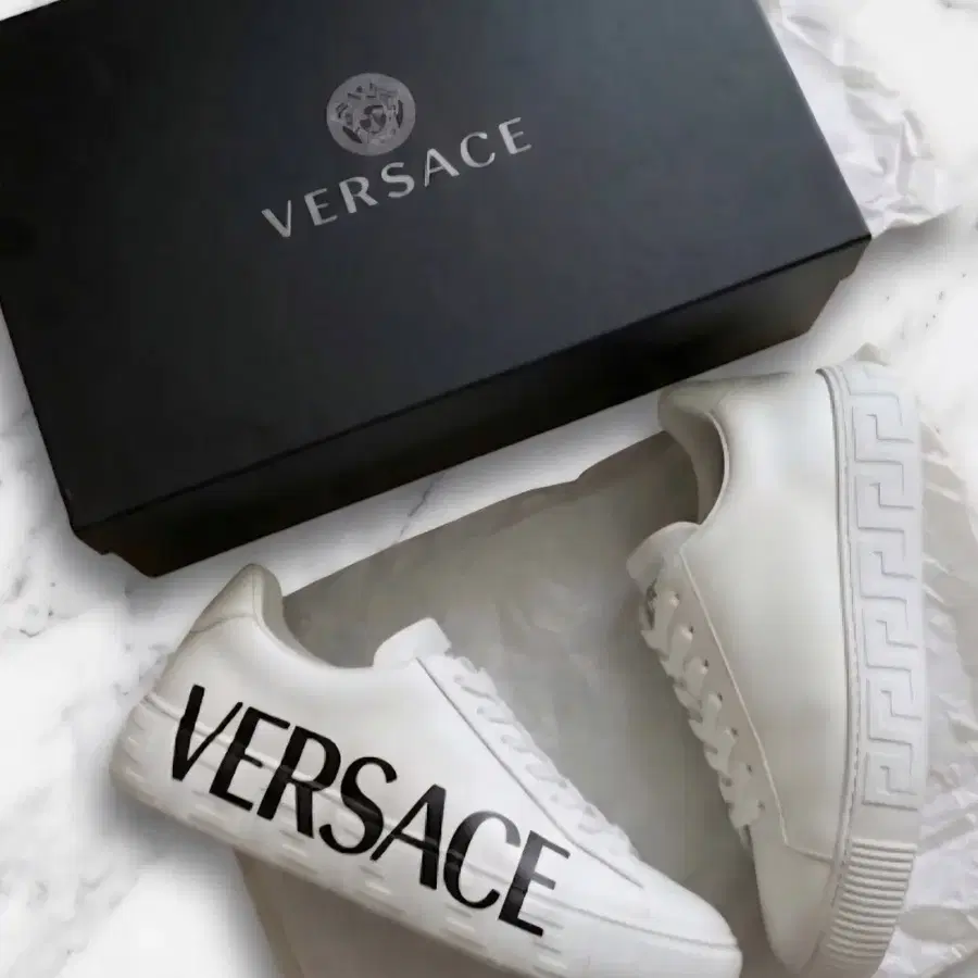 [정품] VERSACE 베르사체 화이트 레더 그레카 로우탑 스니커즈280