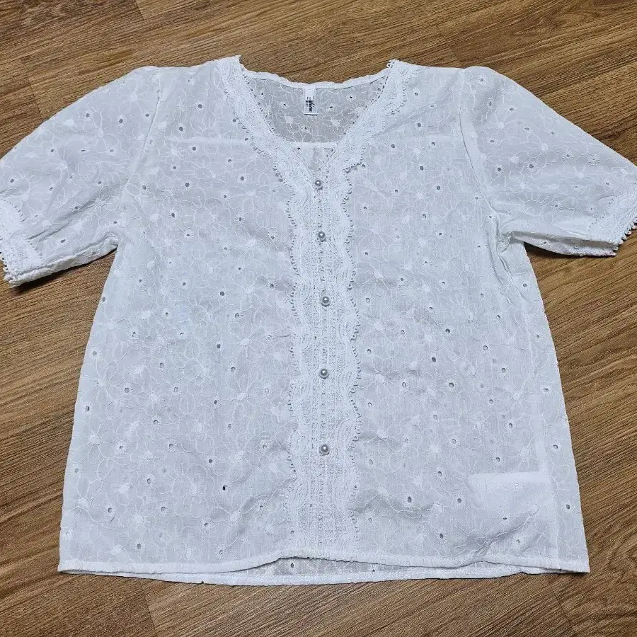 펀칭 블라우스 55(택 제거 새옷)