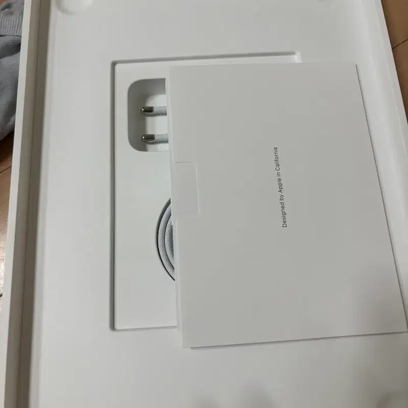 맥북 네오 512GB 실버 풀박스