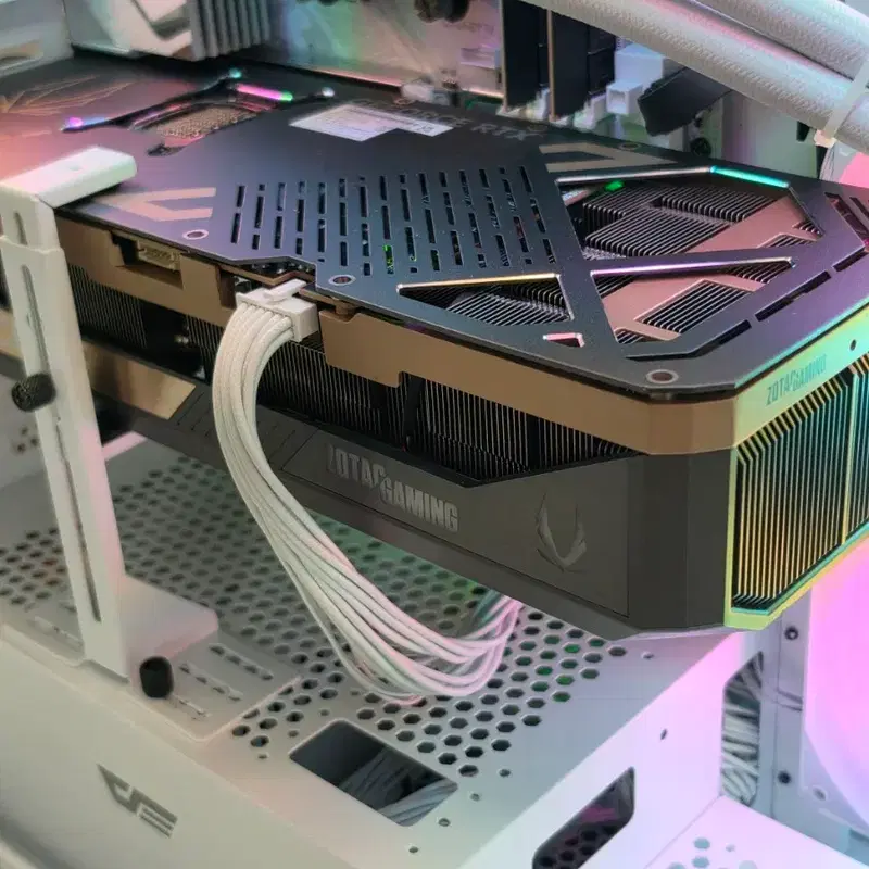 조탁 지포스 RTX 5070ti 그래픽카드